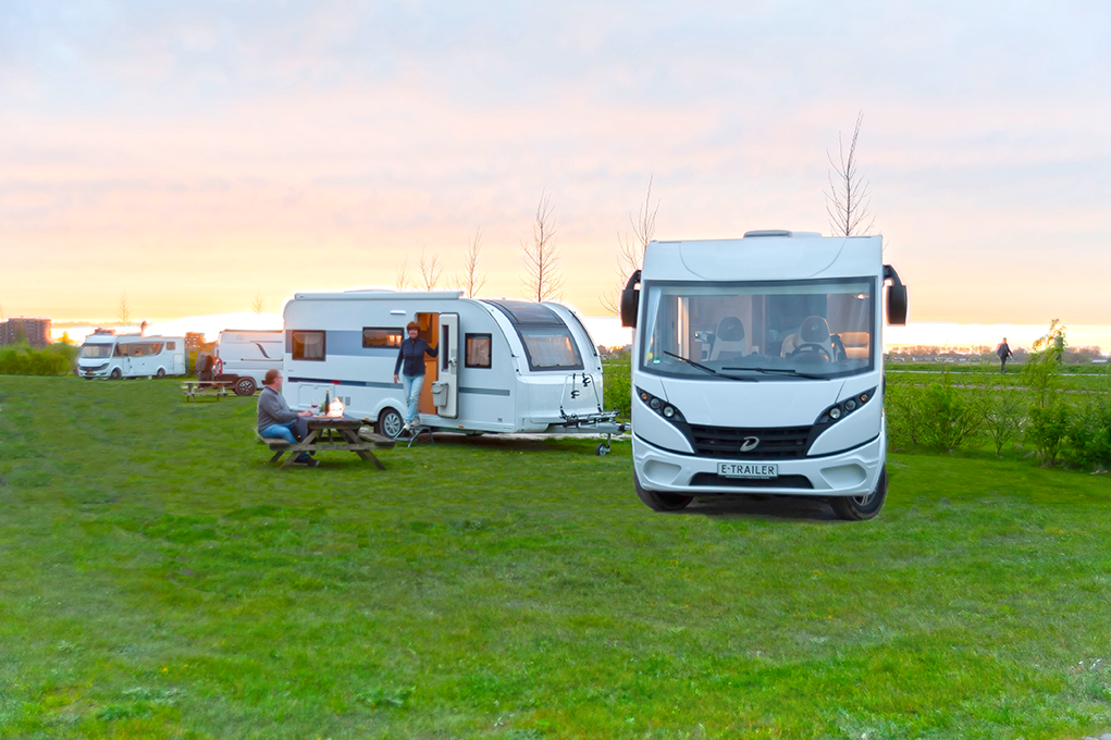 Rijswijk, 30 september 2024 – Aveco Verzekeringen en E-Trailer slaan de handen ineen om ervoor te zorgen dat kampeerders nog veiliger op vakantie kunnen gaan. Voor iedereen die een nieuwe caravan of camper heeft gekocht of een verzekering wil oversluiten, is er nu de mogelijkheid om te kiezen voor het E-Trailer Aveco-pakket. Dit pakket biedt kampeerders de gemoedsrust die essentieel is om te kunnen genieten van een veilige en zorgeloze vakantie door schade te voorkomen.