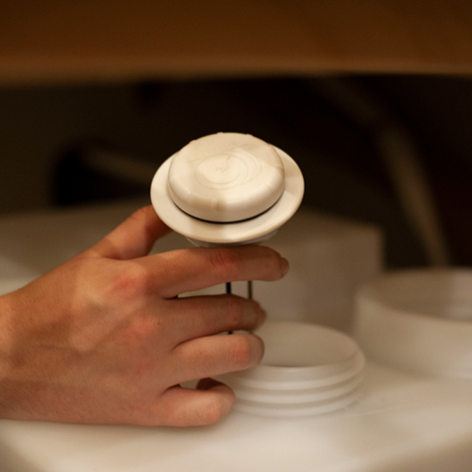 . Extra handig: tijdens het vullen van de drinkwatertank kunt u op de app zien hoe het peil stijgt en daardoor de kraan tijdig dichtdraaien.