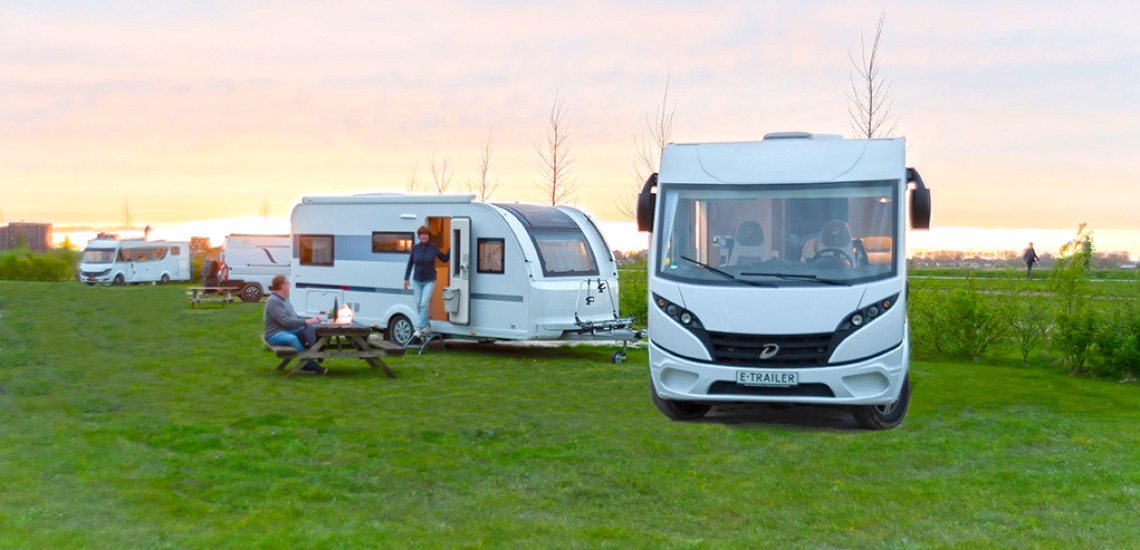 Rijswijk, 30 september 2024 – Aveco Verzekeringen en E-Trailer slaan de handen ineen om ervoor te zorgen dat kampeerders nog veiliger op vakantie kunnen gaan. Voor iedereen die een nieuwe caravan of camper heeft gekocht of een verzekering wil oversluiten, is er nu de mogelijkheid om te kiezen voor het E-Trailer Aveco-pakket. Dit pakket biedt kampeerders de gemoedsrust die essentieel is om te kunnen genieten van een veilige en zorgeloze vakantie door schade te voorkomen.